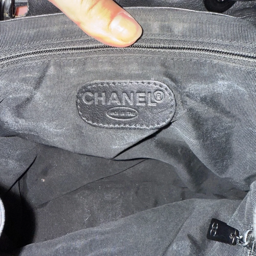 CHANEL Black Leather Backpack - Picture 15 of 16